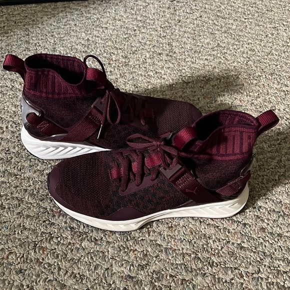 SIZE SEVEN PUMA MAROON FLYNIT HIGH TOPS - Picture 1 of 2